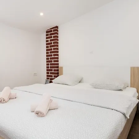 Nevena Apartament Pirovac