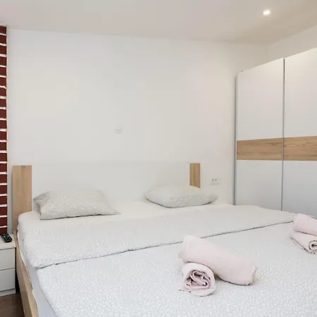 Nevena Apartment Pirovac