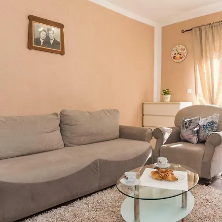 Nevena Apartament Pirovac